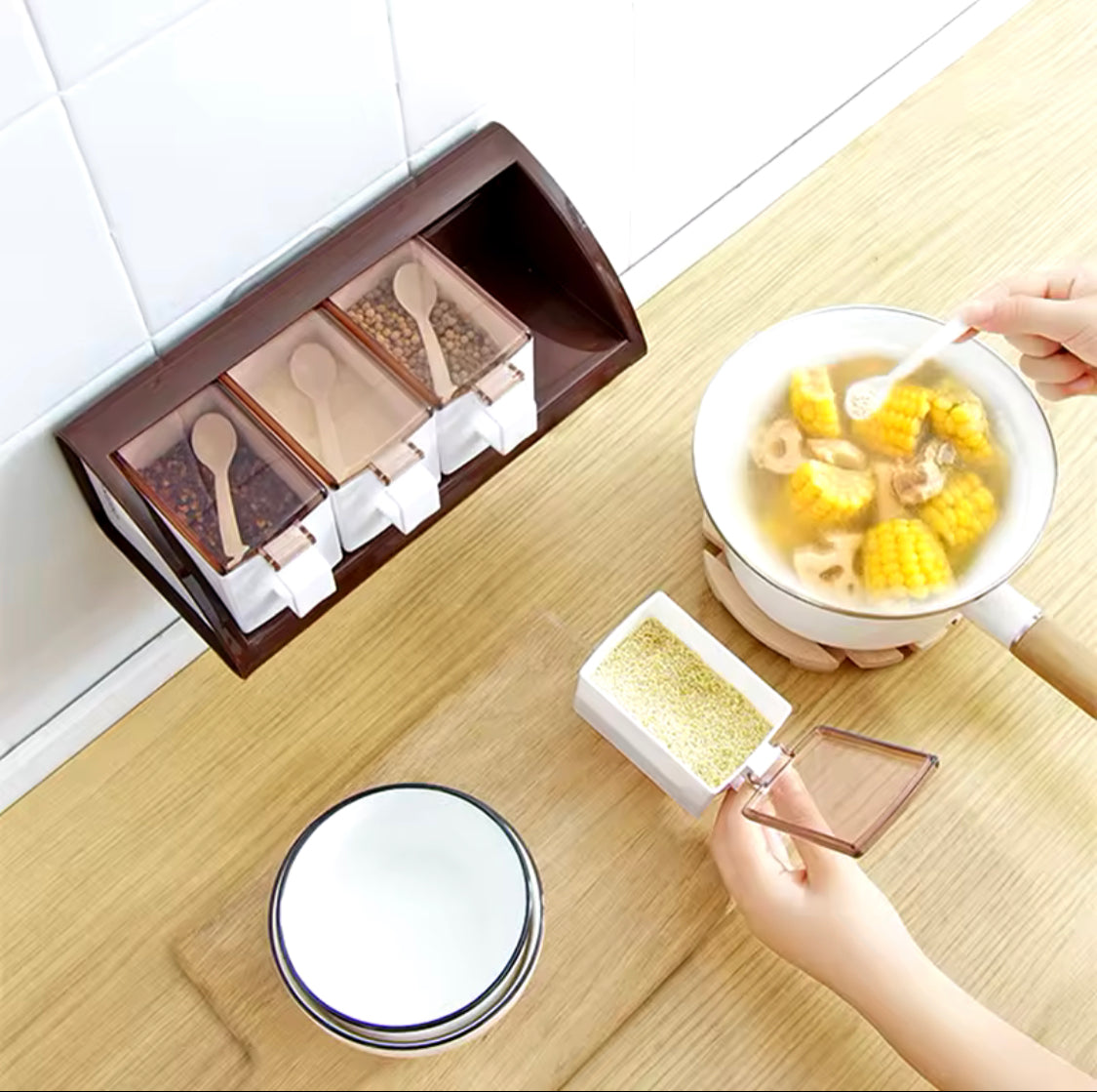 4 Grid Wall Mounted Spice Boxes, Herb Spices Storage Condiment Jar, Kitchen Gadget Device Sets Spice Box Organizer Tool 4 Grid Wall Mounted Spice Boxes, Herb Spices Storage Condiment Jar, Kitchen Gadget Device Sets Spice Box Organizer Tool